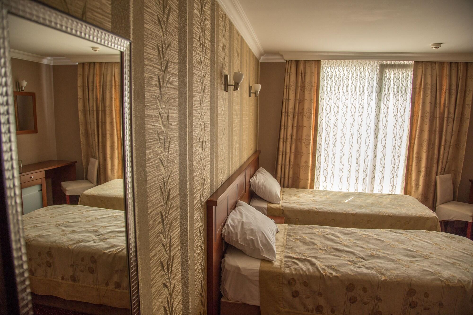 Hotel Grand Merin Airport